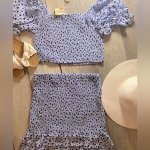 💖3-$50 Crop Top & Matching Skirt
Size Large
Brand New